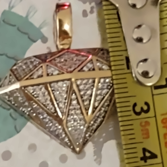 DIAMOND studded 10 k pendant - Picture 6 of 7